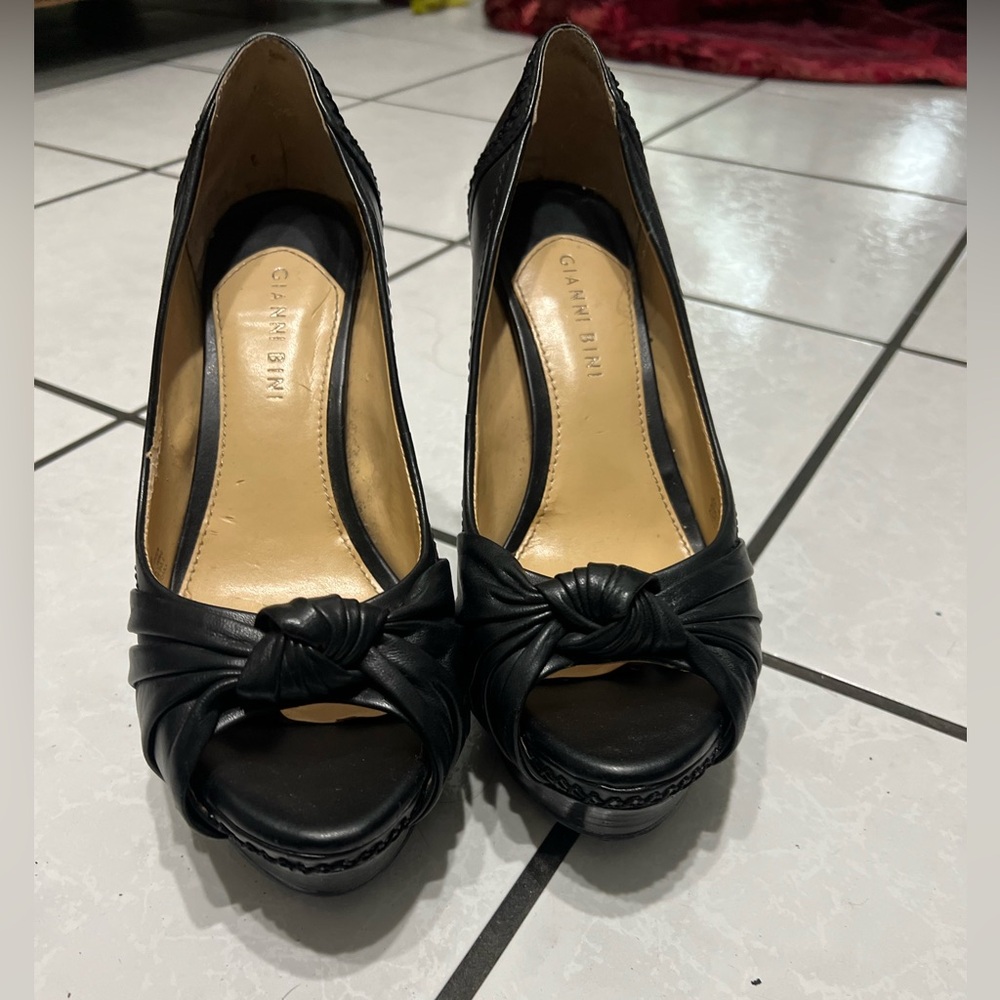 Gianni Bini Black Knotted Peep Toe Heels